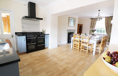 Lampeter Cottage | DOLAU FARMHOUSE, family friendly, with a garden in Lampeter