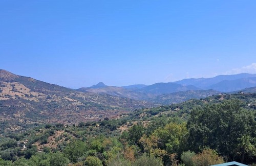 Isnello Apartment | Dolce-Vista, close to great hiking trails and the sea!