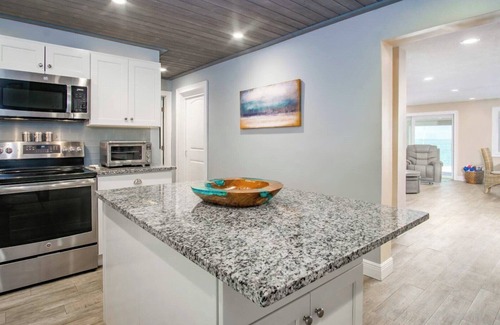Little Venice House | Dolfan Oceanfront Cottage Direct oceanfront with 5