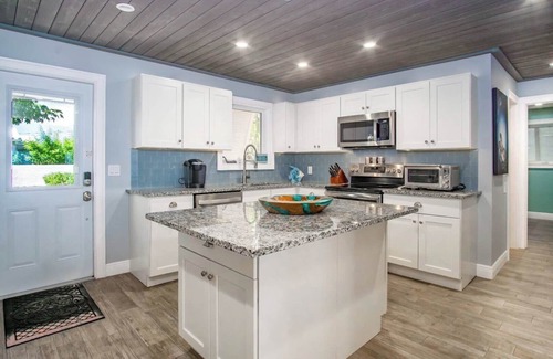 Little Venice House | Dolfan Oceanfront Cottage Direct oceanfront with 5