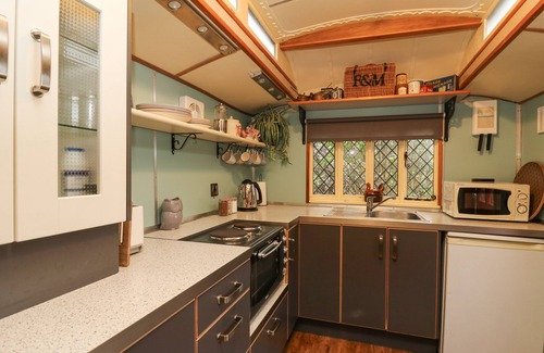 Tan-y-groes Cottage | DOLLY THE CIRCUS WAGON, pet friendly, with open fire in Brynhoffnant