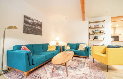 Lewis Hostel | Dolores Bike Hostel