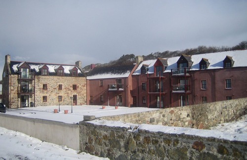 Ardersier Apartment | Dolphin Bay Suites - Superb Seafront Apartment Right on the Beach near Inverness