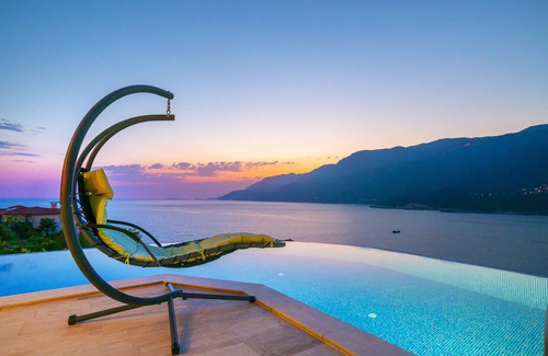 Kas Villa | DOLPHIN BAY VILLA, STUNNING, LARGE PRIVATE INFINITY POOL + JACUZZI, SLEEPS 8.