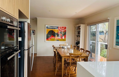 Smiths Beach House | Dolphin Beach House the perfect getaway and MOTO GP accommodtion.