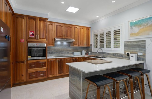 Callala Bay House | Dolphin Cove sleeps 6 close to bay