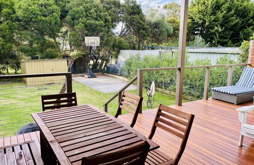 Smiths Beach House | Dolphin Delight - beach, fire, dog friendly, deck, linen and towels provided.