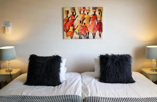 Mouille Point Bed & Breakfast | Dolphin Inn Guesthouse