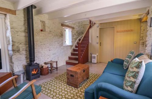 Llandyssiliogogo House | Dolwylan Barn