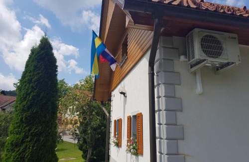 Praprotna Polica Hotel | Domačija Vodnik & Apartments