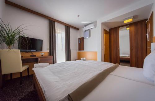 Praprotna Polica Hotel | Domačija Vodnik & Apartments