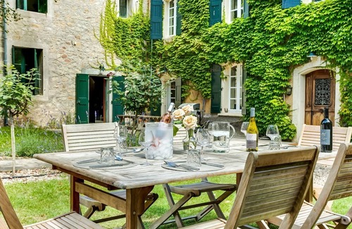 Montagnac Villa | Domaine Art et Vin - Six Bedroom Villa, Sleeps 12