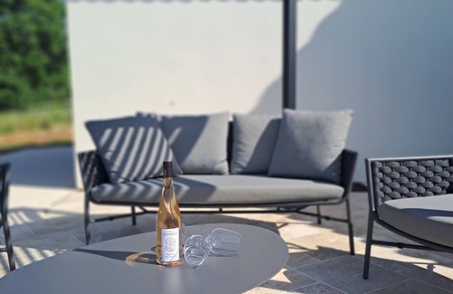 Cabasse House | Domaine Chateau Yssole, Cadre Idyllique au Milieu des Vignes