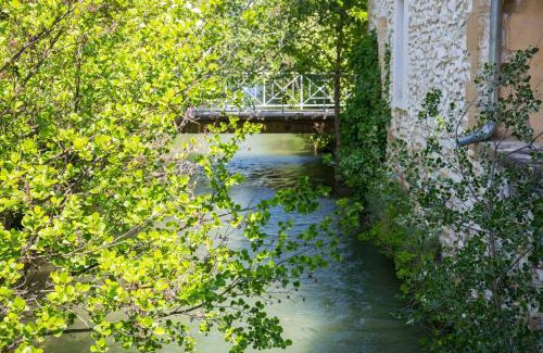 Chateauneuf-de-Gadagne House | Domaine de Blanche Fleur