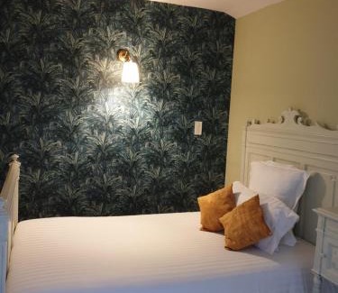 Monts-sur-Guesnes Bed & Breakfast | Domaine de Bourgville
