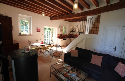 Averdon House | Domaine de Champouteau - LES GLYCINES - Charming gîte 5* 6 people