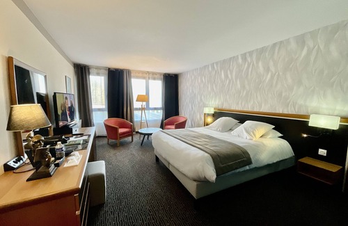 Rouilly-Sacey Hotel | Domaine de la Forêt d’Orient, Logis Hôtel, Restaurant, Spa & Golf