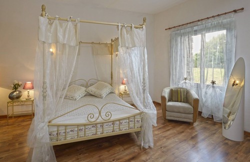 Sainte-Gemme-d'Andigne Bed & Breakfast | Domaine De La Cour