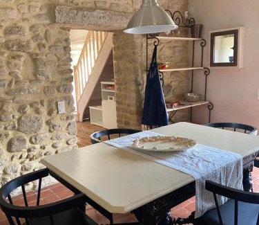 Caromb House | DOMAINE de MAS CARON Gîte 4* au pied du Ventoux en Provence