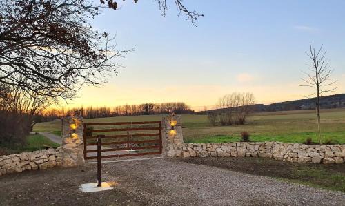 Reillanne Bed & Breakfast | Domaine De Pradaous