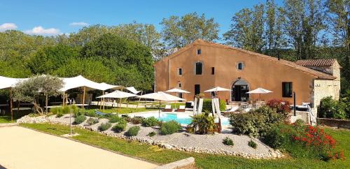 Reillanne Bed & Breakfast | Domaine De Pradaous
