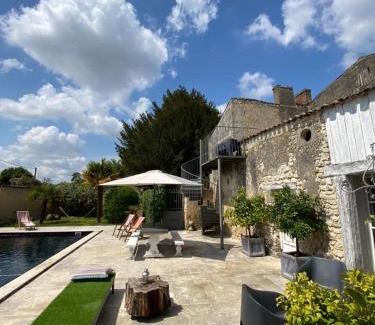 Saint-Denis-du-Pin Bed & Breakfast | Domaine de Rennebourg
