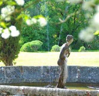 Saint-Denis-du-Pin Bed & Breakfast | Domaine de Rennebourg