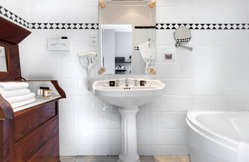 Fontenay-sur-Loing Hotel | Domaine et Golf de Vaugouard - La Maison Younan