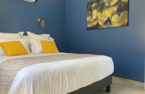 Saint-Julien-de-Peyrolas Bed & Breakfast | DOMAINE FORVENT