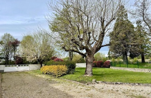 La Ferte-Saint-Cyr House | Domaine Les Pommereaux between Ville and Cravaches