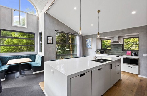 Merrijig House | Dome-Cozy Getaway near Mt Buller