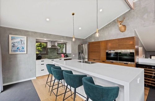 Merrijig House | Dome-Cozy Getaway near Mt Buller