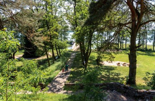 Wegorzewo Cabin | Domek na wodzie Topiko Czarter - Leśna Przystań