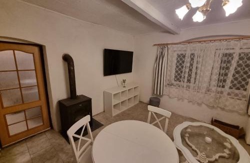 Hradec House | Domek s koupanim ve 200m vzdálenem lomu