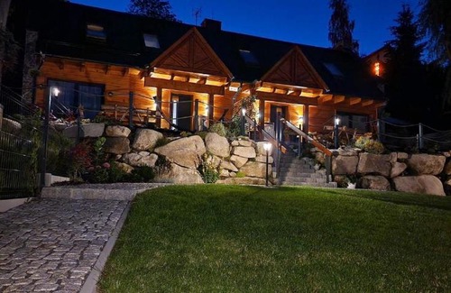 Szklarska Poreba Apartment | DOMEK SUDECKI ZAKĄTEK - 2 APARTAMENTY 7- os Z GORĄCĄ BALIĄ ZEWNĘTRZNĄ