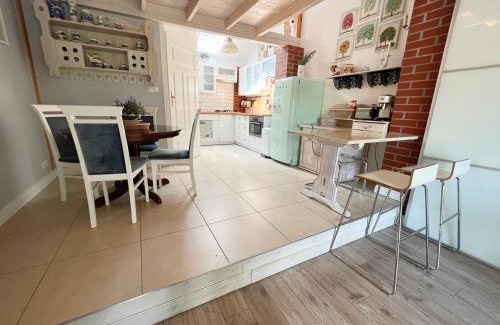 West Pomeranian Voivodeship Apartment | Domek z Netflixem i konsolą PS4, Bezpłatny Parking
