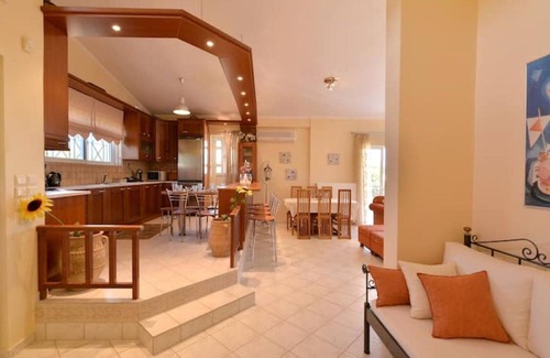 Spata-Artemida Apartment | Domelia's Luxury Apartment near Airport & beach