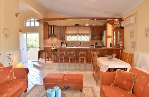 Spata-Artemida Apartment | Domelia's Luxury Apartment near Airport & beach