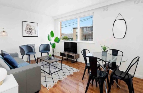 St. Kilda East Apartment | Domi Rentals - The Balaclava Den