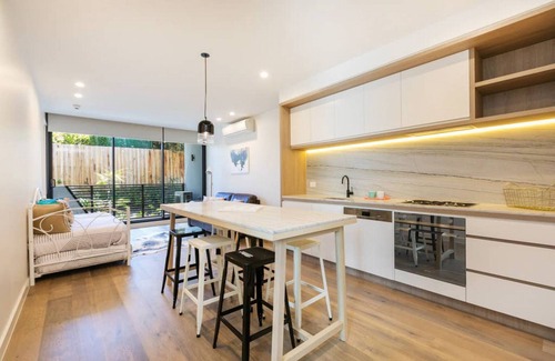 Caulfield North Apartment | Domi Rentals - The Cantala Apartment