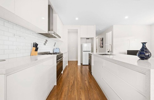 Clayton South House | Domi Rentals - The Rayhur Residence