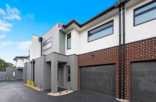 Moorabbin House | Domi Rentals - The Hampton Homes