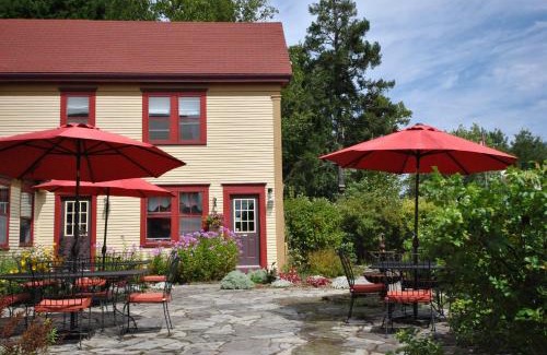 Saint Patrick Hotel | Dominion Hill Country Inn