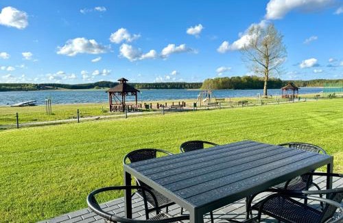 Lipnica House | Domki nad jeziorem u Izy z balią ogrodową