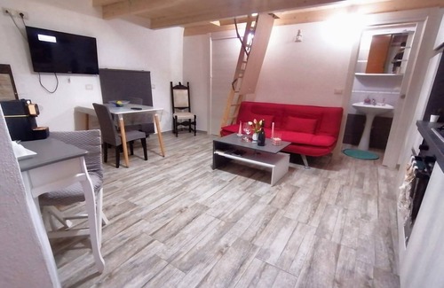 Salandra Apartment | [Domus Helianthus]Cozy Loft, Wifi,Parking