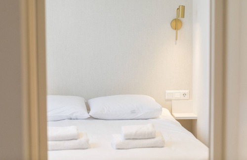 Doctor Barraquer-Grupo Renfe-Policlinico Apartment | Don Fadrique Apartments by Olala Homes
