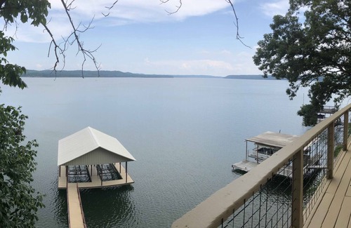 Iuka House | Don's Lake House - Pickwick Lake - Stunning Views