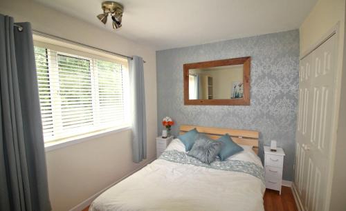 Doncaster Apartment | Doncaster - Boswell - Large Balcony Apartment - 2 Double Beds - 2 Bedrooms - Close to Town & Racecourse - Off Street Parking 2 Cars - Fast Wifi