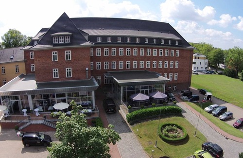 Guestrow House | Doppelzimmer Economy - Hotel am Schlosspark +