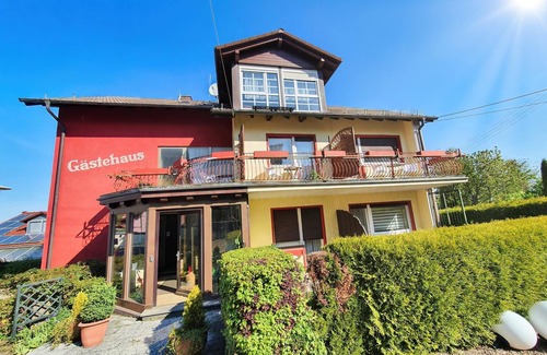 Rotensol Apartment | Doppelzimmer Landhotel Schönblick mit Balkon und Weiter Blick ins Grüne 06